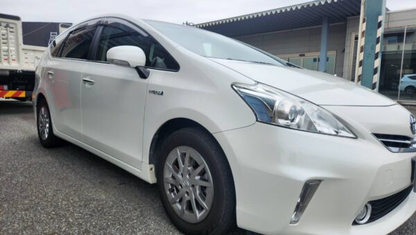 TOYOTA PRIUSα　UVカットスモークフィルム施工！！