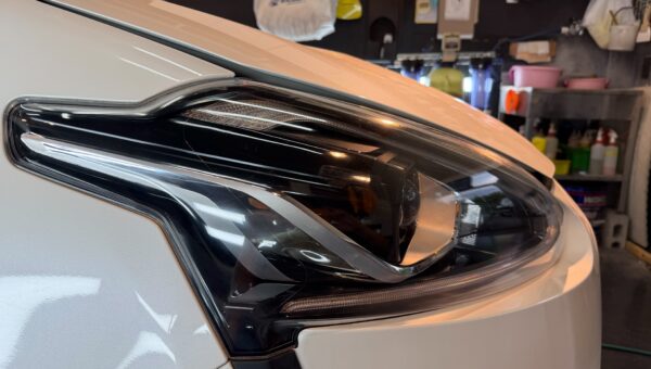 TOYOTA SIENTA ヘッドライトリペア！！