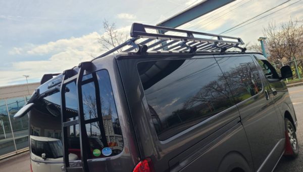 トヨタ　２００系　ハイエース　断熱スモークフィルム施工！！