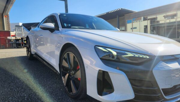 AUDI e-tronGT ワンラップコーティング施工！＆年末のご挨拶